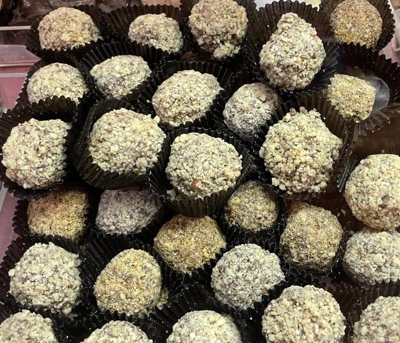 Hostess gifts that are (mostly) not fruitcake